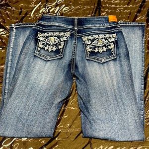 Wallflower Lucious and curvy size 7